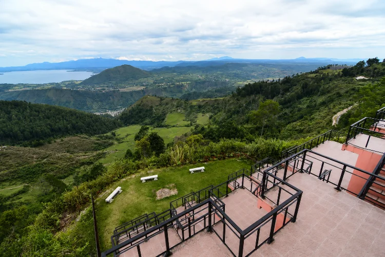 Panorama Puncak Huta Ginjang